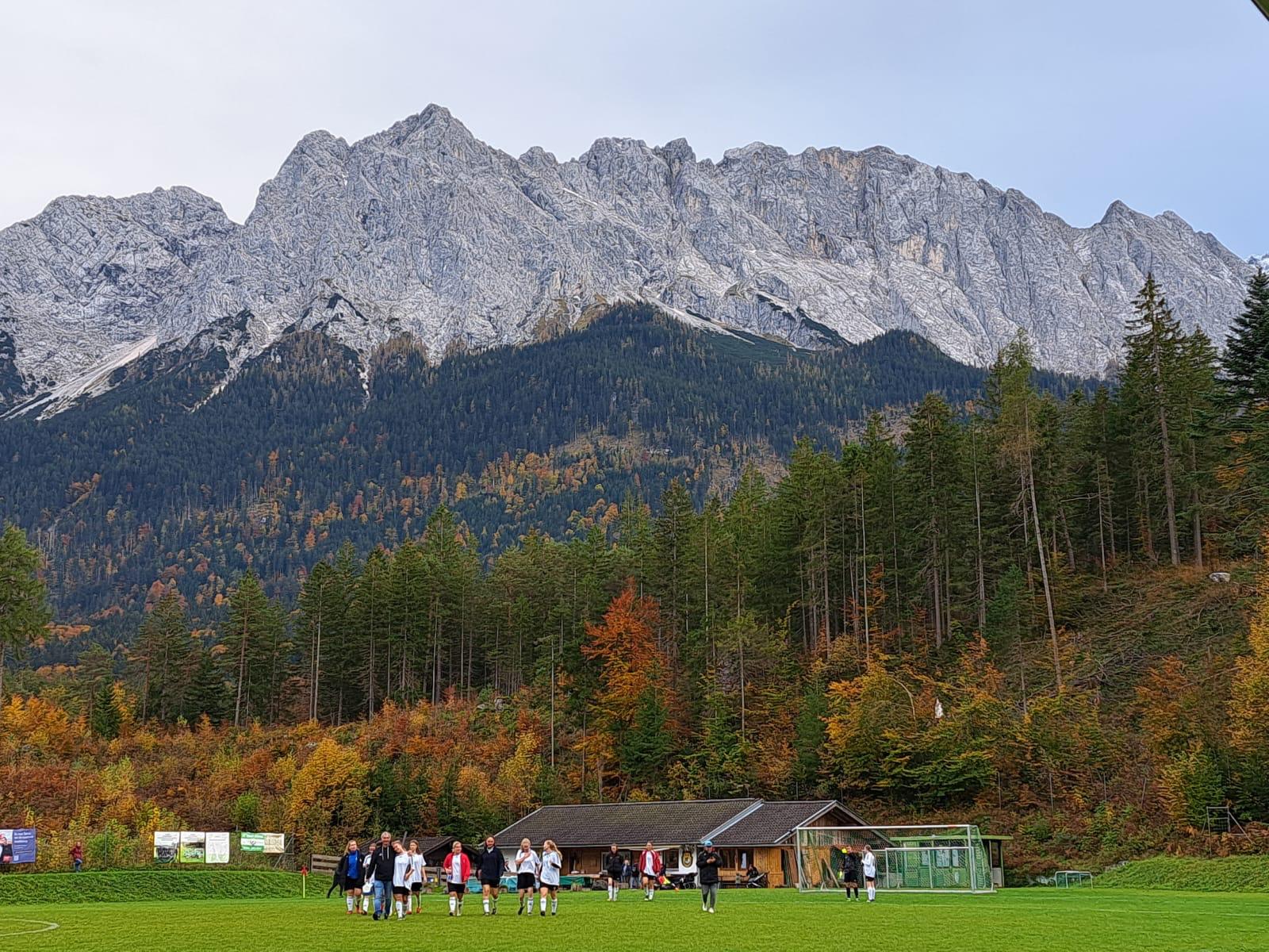 Unentschieden vor beeindruckender Bergkulisse – Bild 3