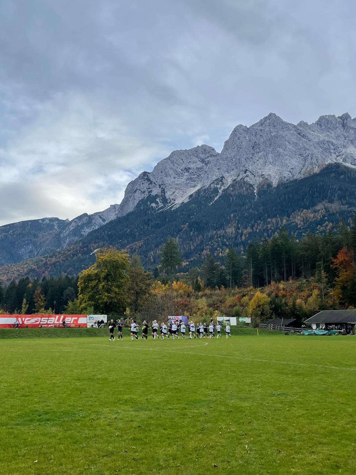 Unentschieden vor beeindruckender Bergkulisse – Bild 1